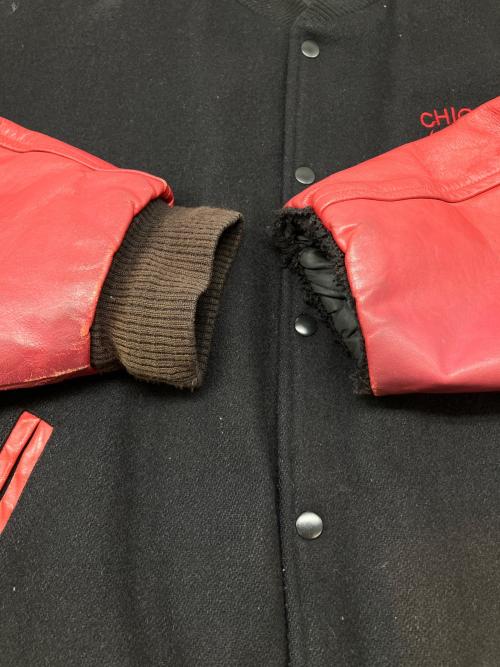 NBA OFFICIAL LICENSED（エヌビーエー・オフィシャル・ライセンスト）NBA OFFICIAL LICENSED (エヌビーエー・オフィシャル・ライセンスト) 90sスタジャン　シカゴ・ブルズ　USA製　古着 レッド×ブラック サイズ:Lの古着・服飾アイテム