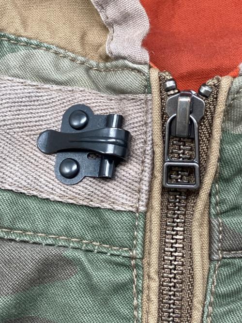 AVIREX（アヴィレックス）AVIREX (アヴィレックス) ミリタリージャケット　カモフラージュ柄 カーキ サイズ:2XLの古着・服飾アイテム