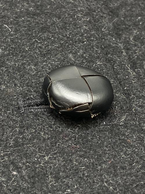 DIESEL（ディーゼル）DIESEL (ディーゼル) スタジャン グレー×レッド サイズ:Sの古着・服飾アイテム