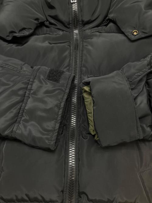 DIESEL（ディーゼル）DIESEL (ディーゼル) ダウンジャケット ブラック×カーキ サイズ:Ｍの古着・服飾アイテム