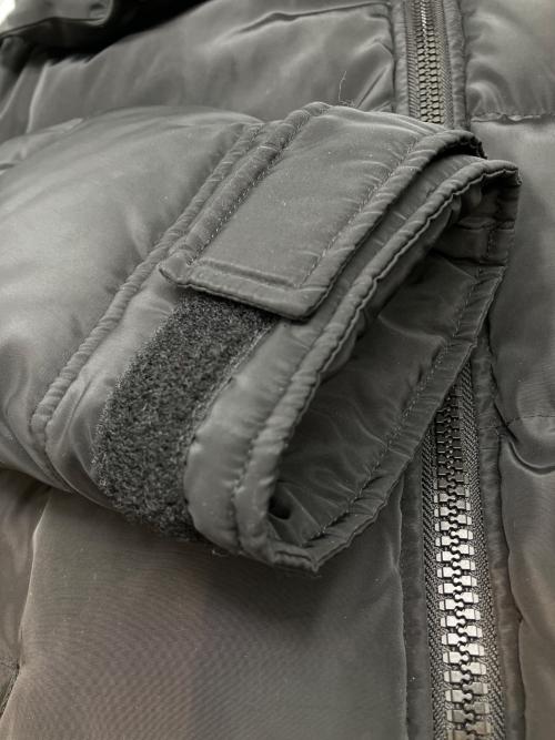 DIESEL（ディーゼル）DIESEL (ディーゼル) ダウンジャケット ブラック×カーキ サイズ:Ｍの古着・服飾アイテム