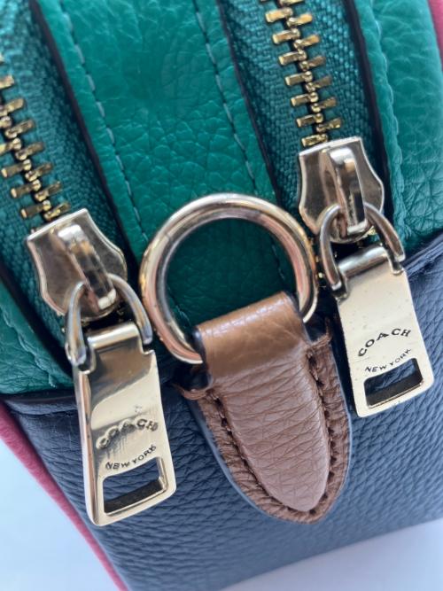 COACH（コーチ）COACH (コーチ) ショルダーバッグ ホワイト×グリーン×ピンクの古着・服飾アイテム