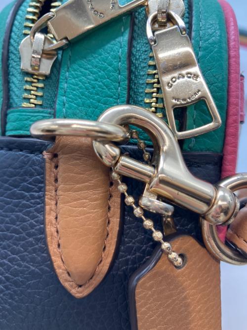 COACH（コーチ）COACH (コーチ) ショルダーバッグ ホワイト×グリーン×ピンクの古着・服飾アイテム