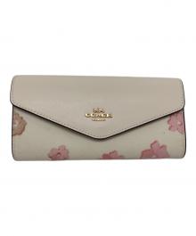 COACH（コーチ）の古着「エンベロープ・ウォレット フローラルプリント長財布」｜アイボリー
