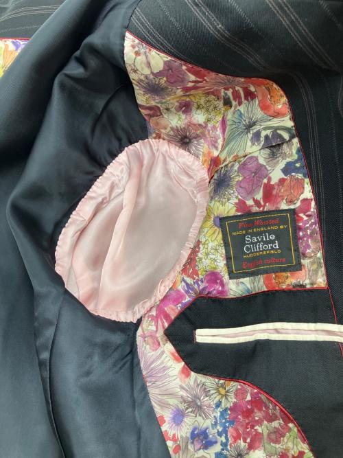 Savile Clifford（サヴィル・クリフォード）Savile Clifford (サヴィル・クリフォード) セットアップスーツ　ストライプ ダークグレー×ピンク サイズ:Ｍの古着・服飾アイテム