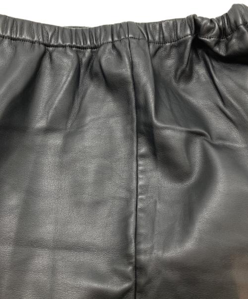 MM6 Maison Margiela（エムエムシックスメゾンマルジェラ）MM6 Maison Margiela (エムエムシックスメゾンマルジェラ) フェイクレザーパンツ ブラック サイズ:36の古着・服飾アイテム