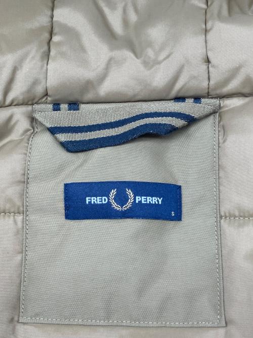 FRED PERRY（フレッドペリー）FRED PERRY (フレッドペリー) 中綿ジャケット　パテッドジップ スルージャケット ベージュ サイズ:Sの古着・服飾アイテム