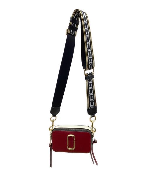 MARC JACOBS（マークジェイコブズ）MARC JACOBS (マークジェイコブズ) スナップショット レッド×ホワイト×ブラック×ゴールドの古着・服飾アイテム