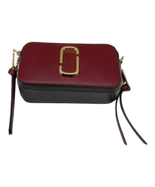 MARC JACOBS（マークジェイコブズ）MARC JACOBS (マークジェイコブズ) スナップショット レッド×ホワイト×ブラック×ゴールドの古着・服飾アイテム