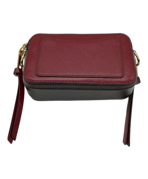 MARC JACOBS（マークジェイコブズ）MARC JACOBS (マークジェイコブズ) スナップショット レッド×ホワイト×ブラック×ゴールドの古着・服飾アイテム