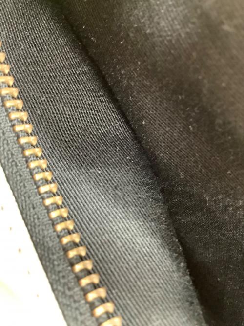 MARC JACOBS（マークジェイコブズ）MARC JACOBS (マークジェイコブズ) スナップショット レッド×ホワイト×ブラック×ゴールドの古着・服飾アイテム