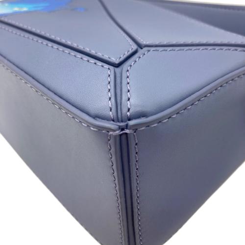 LOEWE（ロエベ）LOEWE (ロエベ) パズルバッグ・ミニ　ジブリ『ハウルの動く城』コラボ ブルーの古着・服飾アイテム