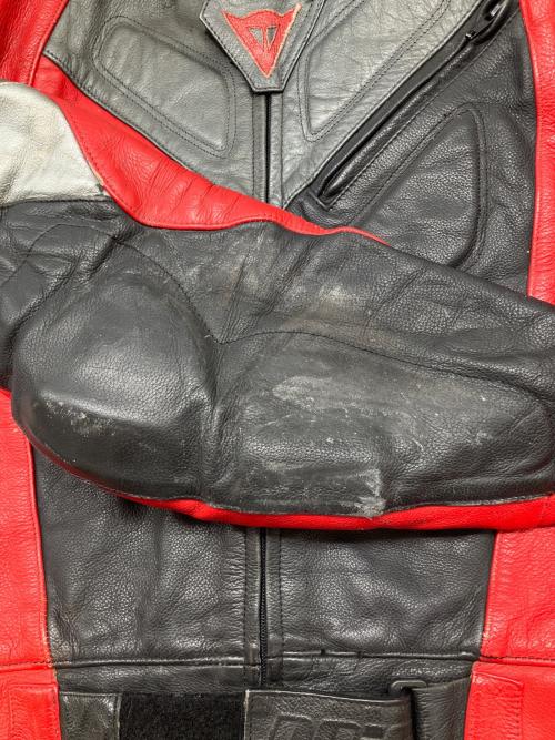 DAINESE（ダイネーゼ）DAINESE (ダイネーゼ) プロテクタージャケット ブラック×レッド サイズ:50の古着・服飾アイテム