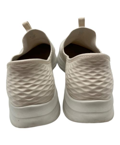 SKECHERS（スケッチャーズ）SKECHERS (スケッチャーズ) スリッポン ベージュ×ホワイト サイズ:SIZE 25.5cmの古着・服飾アイテム