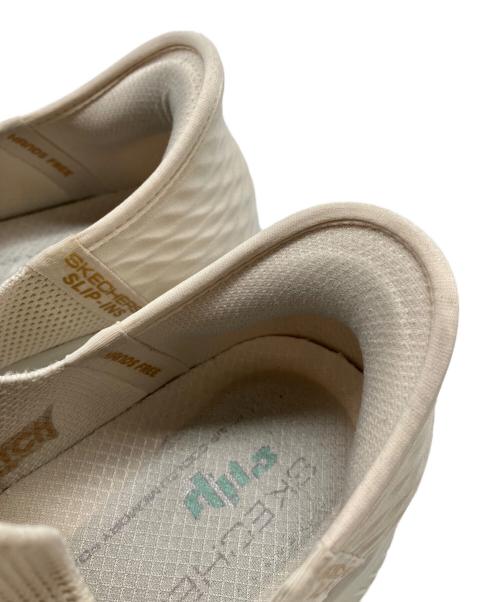 SKECHERS（スケッチャーズ）SKECHERS (スケッチャーズ) スリッポン ベージュ×ホワイト サイズ:SIZE 25.5cmの古着・服飾アイテム