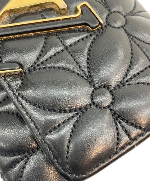 LOUIS VUITTON（ルイ ヴィトン）LOUIS VUITTON (ルイ ヴィトン) ポルトフォイユ・カプシーヌコンパクト	フラワーキルティング ブラック×ゴールドの古着・服飾アイテム