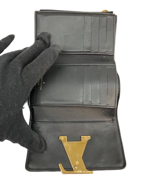 LOUIS VUITTON（ルイ ヴィトン）LOUIS VUITTON (ルイ ヴィトン) ポルトフォイユ・カプシーヌコンパクト	フラワーキルティング ブラック×ゴールドの古着・服飾アイテム