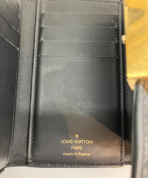 LOUIS VUITTON（ルイ ヴィトン）LOUIS VUITTON (ルイ ヴィトン) ポルトフォイユ・カプシーヌコンパクト	フラワーキルティング ブラック×ゴールドの古着・服飾アイテム