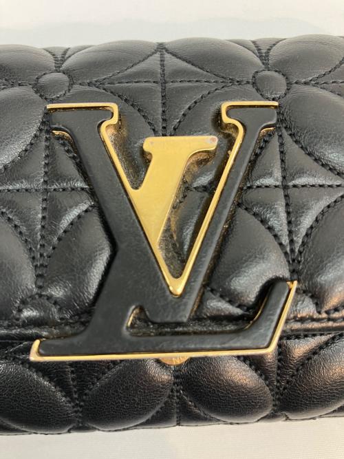 LOUIS VUITTON（ルイ ヴィトン）LOUIS VUITTON (ルイ ヴィトン) ポルトフォイユ・カプシーヌコンパクト	フラワーキルティング ブラック×ゴールドの古着・服飾アイテム