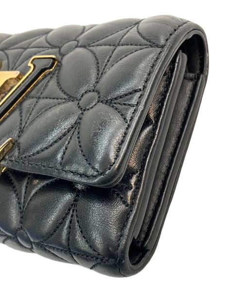 LOUIS VUITTON（ルイ ヴィトン）LOUIS VUITTON (ルイ ヴィトン) ポルトフォイユ・カプシーヌコンパクト	フラワーキルティング ブラック×ゴールドの古着・服飾アイテム