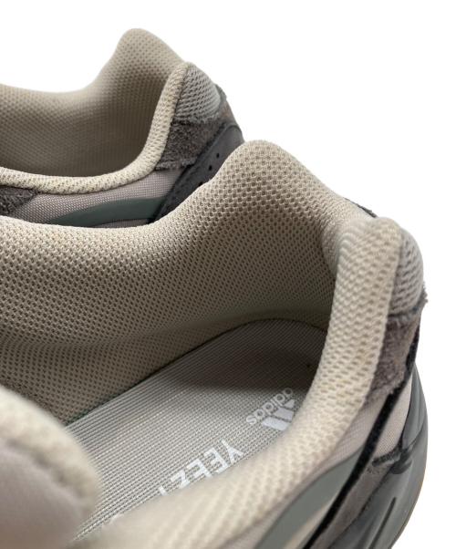adidas（アディダス）adidas (アディダス) 	YEEZY Boost 700 V2 グレー サイズ:28の古着・服飾アイテム