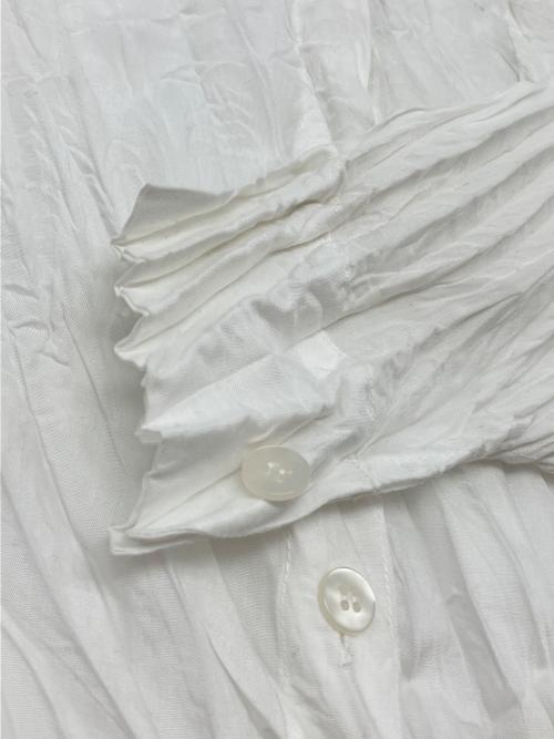 me ISSEY MIYAKE（ミーイッセイ ミヤケ）me ISSEY MIYAKE (ミーイッセイ ミヤケ) プリーツブラウス ホワイト サイズ:不明の古着・服飾アイテム