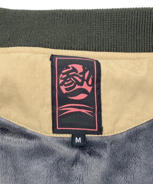 参丸一（サンマルイチ）参丸一 (サンマルイチ) 刺繍ブルゾン カーキ サイズ:Ｍの古着・服飾アイテム