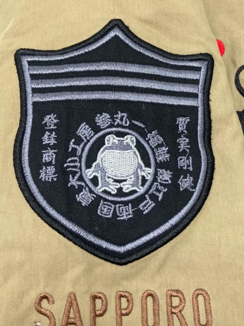 参丸一（サンマルイチ）参丸一 (サンマルイチ) 刺繍ブルゾン カーキ サイズ:Ｍの古着・服飾アイテム