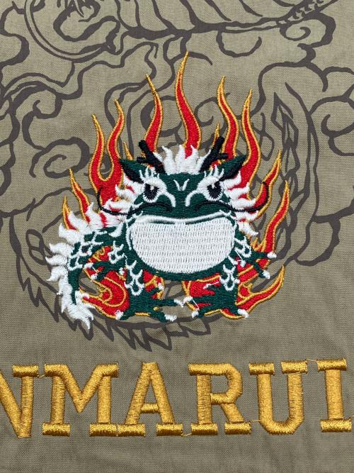 参丸一（サンマルイチ）参丸一 (サンマルイチ) 刺繍ブルゾン カーキ サイズ:Ｍの古着・服飾アイテム