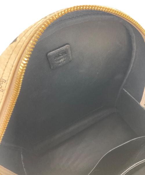 MCM（エムシーエム）MCM (エムシーエム) スタッズリュック ベージュの古着・服飾アイテム