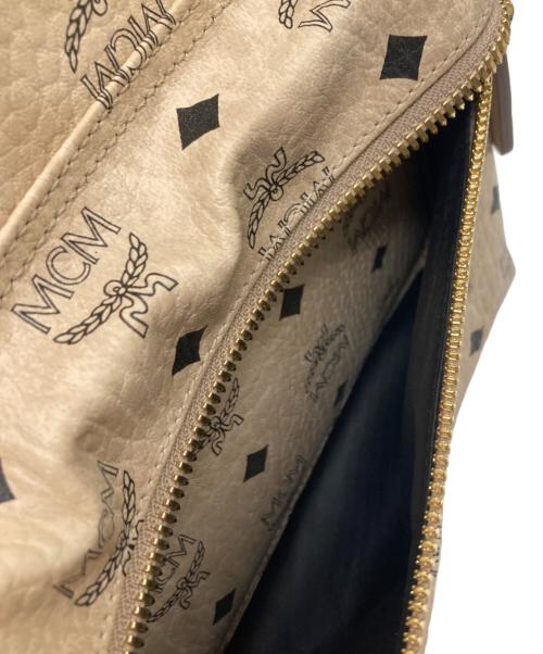 MCM（エムシーエム）MCM (エムシーエム) スタッズリュック ベージュの古着・服飾アイテム