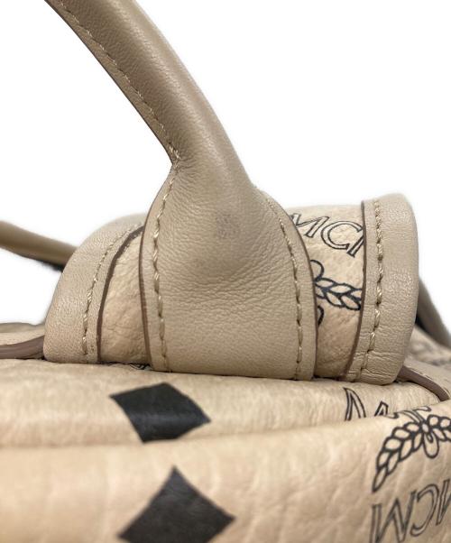 MCM（エムシーエム）MCM (エムシーエム) スタッズリュック ベージュの古着・服飾アイテム