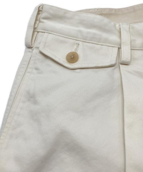 AURALEE（オーラリー）AURALEE (オーラリー) WASHED FINX CHINO ONE-TUCK PANTS　25SS ホワイト サイズ:3の古着・服飾アイテム