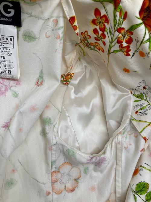 DOLCE & GABBANA（ドルチェ＆ガッバーナ）DOLCE & GABBANA (ドルチェ＆ガッバーナ) 花柄3Bジャケット アイボリー サイズ:40の古着・服飾アイテム