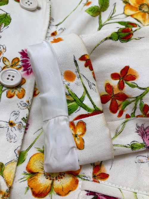 DOLCE & GABBANA（ドルチェ＆ガッバーナ）DOLCE & GABBANA (ドルチェ＆ガッバーナ) 花柄3Bジャケット アイボリー サイズ:40の古着・服飾アイテム