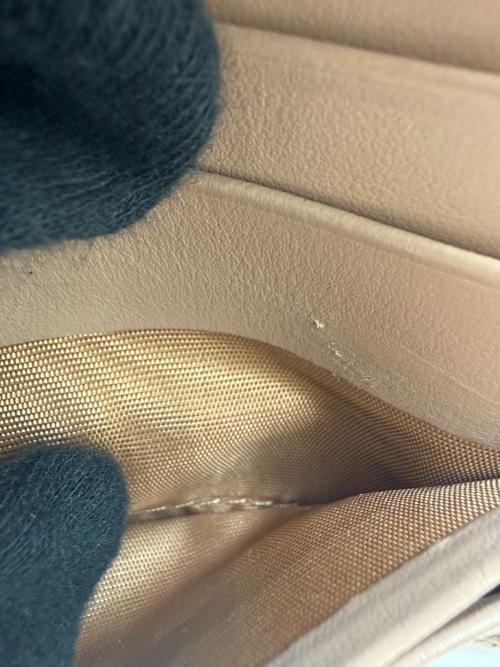 PRADA（プラダ）PRADA (プラダ) サフィアーノ　2つ折り財布 ベージュの古着・服飾アイテム