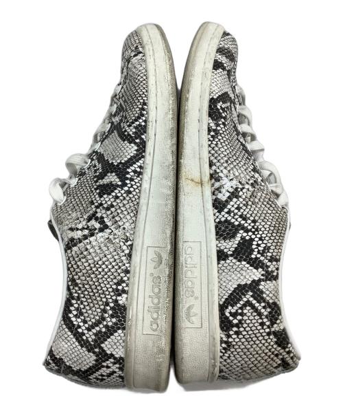 adidas（アディダス）adidas (アディダス) HYKE (ハイク) STANSMITH グレー×ホワイト サイズ:26の古着・服飾アイテム