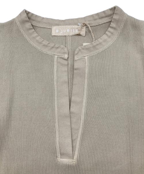 R JUBILEE（アールジュビリー）R JUBILEE (アールジュビリー) ノースリーブカットソー ベージュ サイズ:Fの古着・服飾アイテム