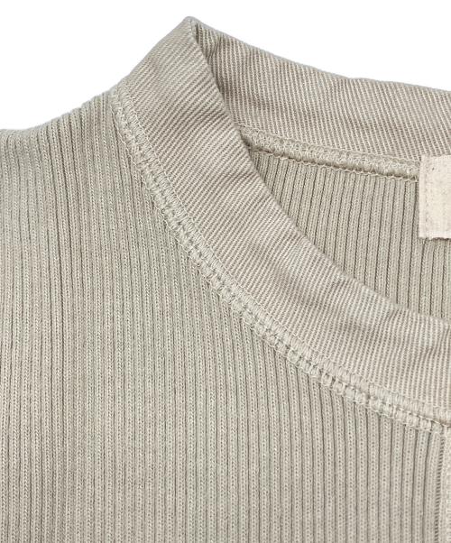 R JUBILEE（アールジュビリー）R JUBILEE (アールジュビリー) ノースリーブカットソー ベージュ サイズ:Fの古着・服飾アイテム