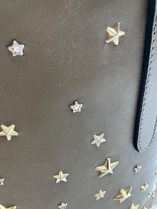 JIMMY CHOO（ジミーチュウ）JIMMY CHOO (ジミーチュウ) スターストーンスタッズトートバッグ ブラウンの古着・服飾アイテム