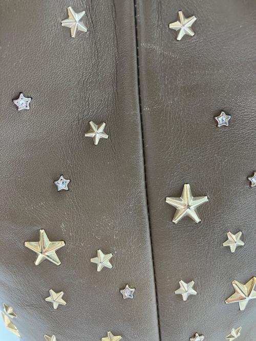 JIMMY CHOO（ジミーチュウ）JIMMY CHOO (ジミーチュウ) スターストーンスタッズトートバッグ ブラウンの古着・服飾アイテム