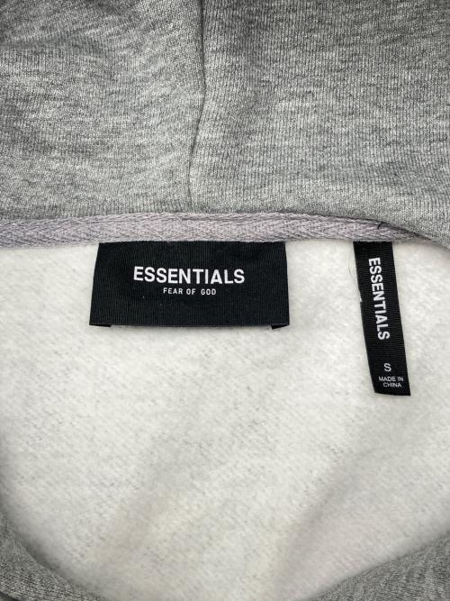 FOG ESSENTIALS（フィアオブゴッド エッセンシャル）FOG ESSENTIALS (フィアオブゴッド エッセンシャル) プルオーバーパーカー ライトグレー サイズ:Sの古着・服飾アイテム