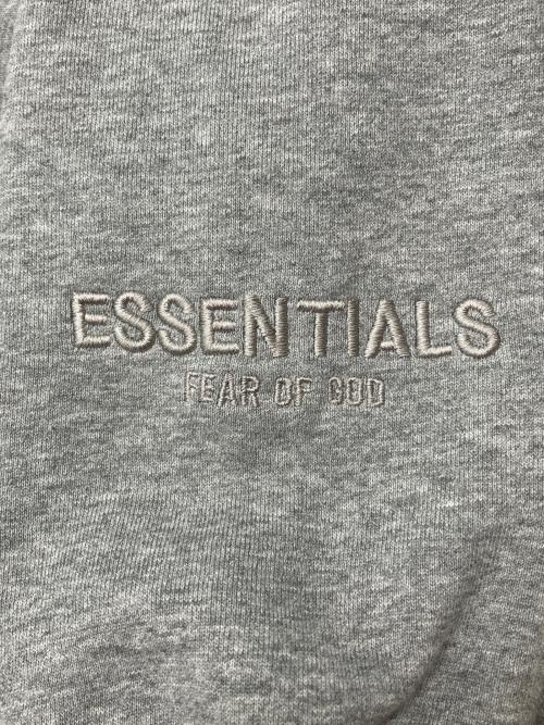 FOG ESSENTIALS（フィアオブゴッド エッセンシャル）FOG ESSENTIALS (フィアオブゴッド エッセンシャル) プルオーバーパーカー ライトグレー サイズ:Sの古着・服飾アイテム