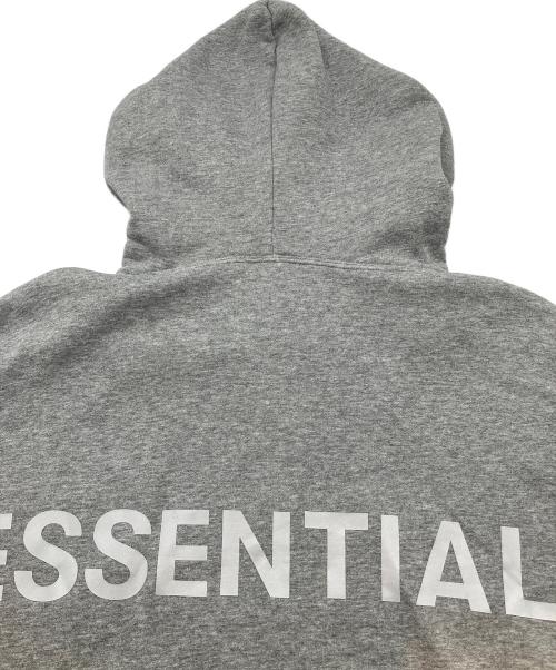 FOG ESSENTIALS（フィアオブゴッド エッセンシャル）FOG ESSENTIALS (フィアオブゴッド エッセンシャル) プルオーバーパーカー ライトグレー サイズ:Sの古着・服飾アイテム