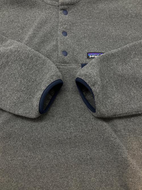 Patagonia（パタゴニア）Patagonia (パタゴニア) スナップT　アウトドア グレー×ネイビー サイズ:Sの古着・服飾アイテム