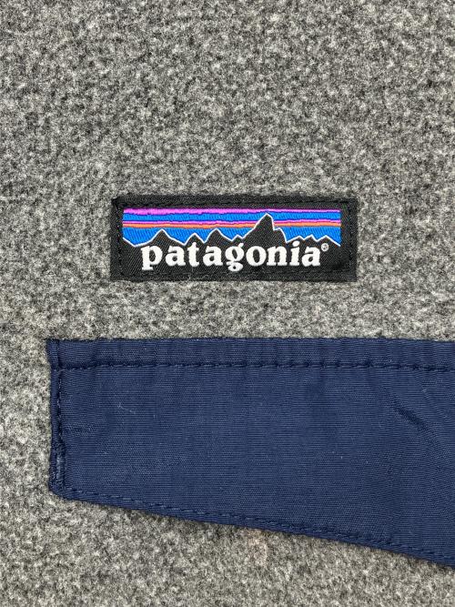 Patagonia（パタゴニア）Patagonia (パタゴニア) スナップT　アウトドア グレー×ネイビー サイズ:Sの古着・服飾アイテム