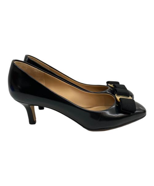 Salvatore Ferragamo（サルヴァトーレ フェラガモ）Salvatore Ferragamo (サルヴァトーレ フェラガモ) エナメル ヴァラリボン ブラック サイズ:5Cの古着・服飾アイテム