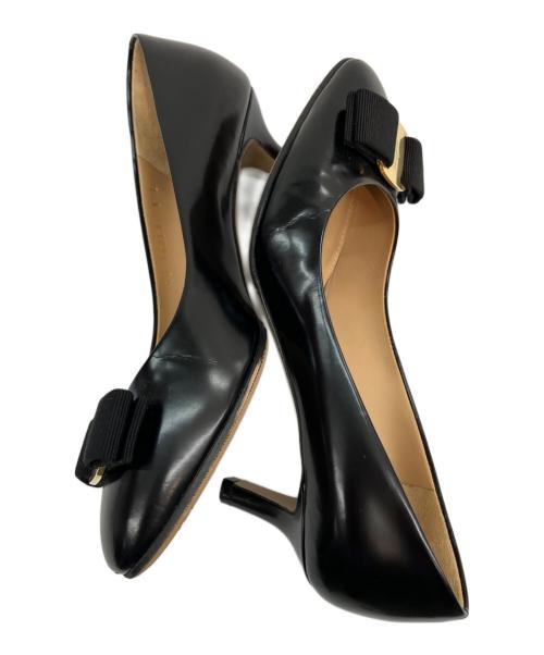 Salvatore Ferragamo（サルヴァトーレ フェラガモ）Salvatore Ferragamo (サルヴァトーレ フェラガモ) エナメル ヴァラリボン ブラック サイズ:5Cの古着・服飾アイテム