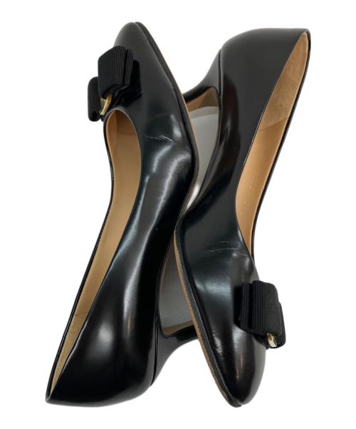 Salvatore Ferragamo（サルヴァトーレ フェラガモ）Salvatore Ferragamo (サルヴァトーレ フェラガモ) エナメル ヴァラリボン ブラック サイズ:5Cの古着・服飾アイテム