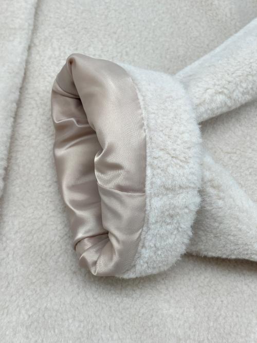 M-premierBLACK（エムプルミエブラック）M-premierBLACK (エムプルミエブラック) フェイクファーノーカラーコート　2025モデル ホワイト サイズ:38の古着・服飾アイテム